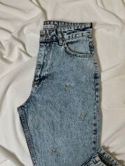 MİNİ TAŞ DETAYLI MOM JEANS